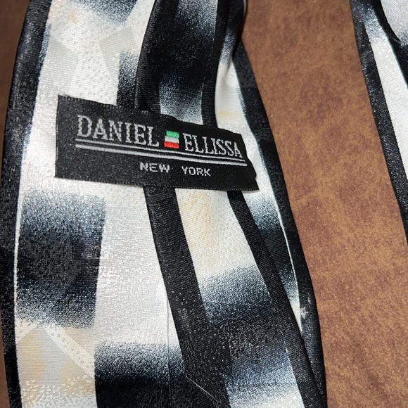 Daniel Ellissa 100% Polyester Tie - Picture 3 of 3